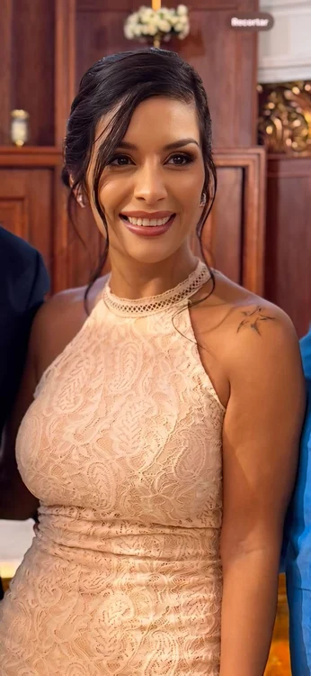 Mara escort latina con fotos y vídeos reales garantizando su belleza y sofisticación